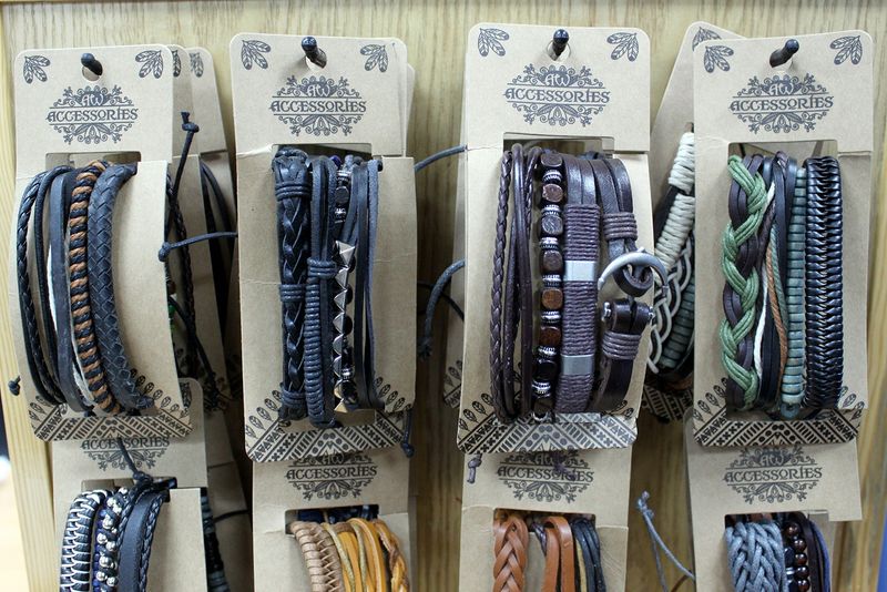Pulsera de Hombre - Metal Y Cuero (color aleatorio)