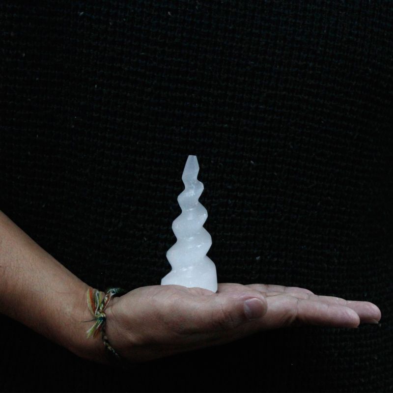 Torre de Cuerno de Unicornio Espiral de Selenita - 10 cm
