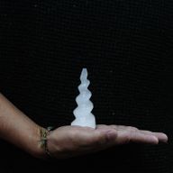 Torre de Cuerno de Unicornio Espiral de Selenita - 10 cm