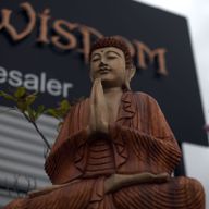 Estatua de Buda Tallada a Mano - 80cm Bienvenido