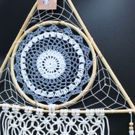 Atrapasueños - Lrg Macramé Piramide Blanco / Gris