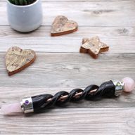 Varita Curativa de Tallado en Espiral - Tubo de Cobre Cuarzo Rosa