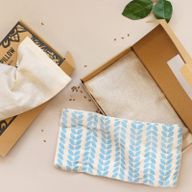 Agnes + Almohada para ojos con forma de Cat Eye - En calma y sin estrés