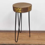 Soporte para plantas de madera de Albasia - Detalle natural y dorado