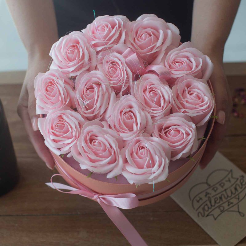 Caja de Regalo - Flor de Jabón 13 Rosas Rosas - corazon