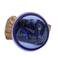 Mini Tazón Azul de Vidrio Fundido sobre Madera