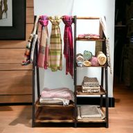 Perchero y estantes para ropa Triángulo