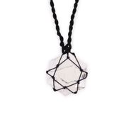 Colgante hexagonal de piedras preciosas entrelazada - Howlita blanca