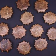 Quemador de incienso con signos del zodíaco de latón grabado - Sol