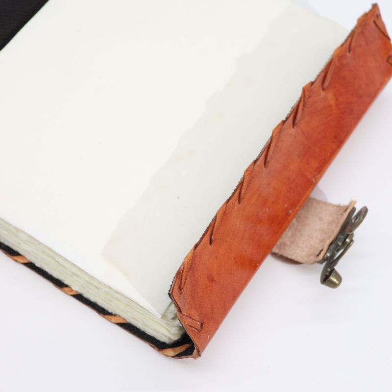 Cuaderno Marrón Claro Ojo Maligno con Bordes Desgastados