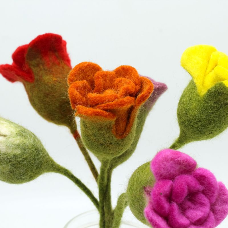 Flores de fieltro - Rosas (colores surtidos)