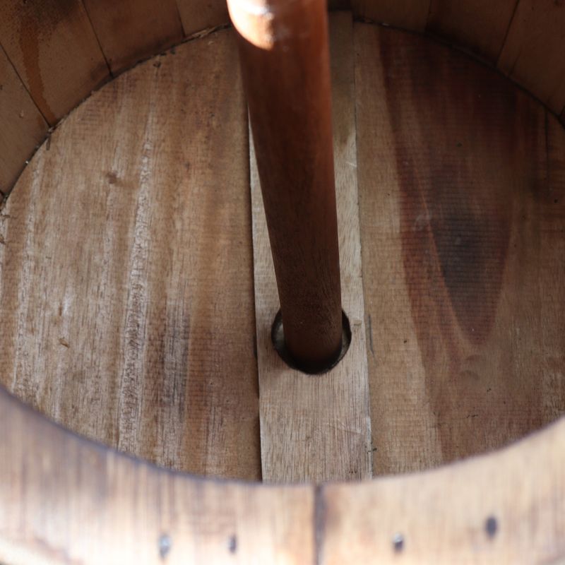 Mesa de barril de cerveza y soporte para parasol – Madera natural 60 x 48,5 cm