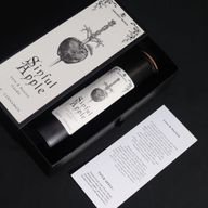 Tarjeta de hechizo ritual de Manzana Pecaminosa junto a la vela
