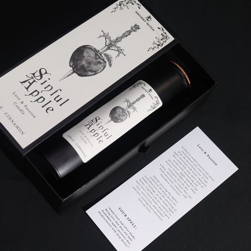 Tarjeta de hechizo ritual de Manzana Pecaminosa junto a la vela