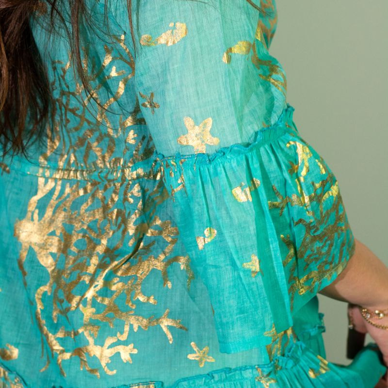 Nomad Sari En el Mediterráneo Turquesa y Dorado Estampado de Coral Vestido (M/L)