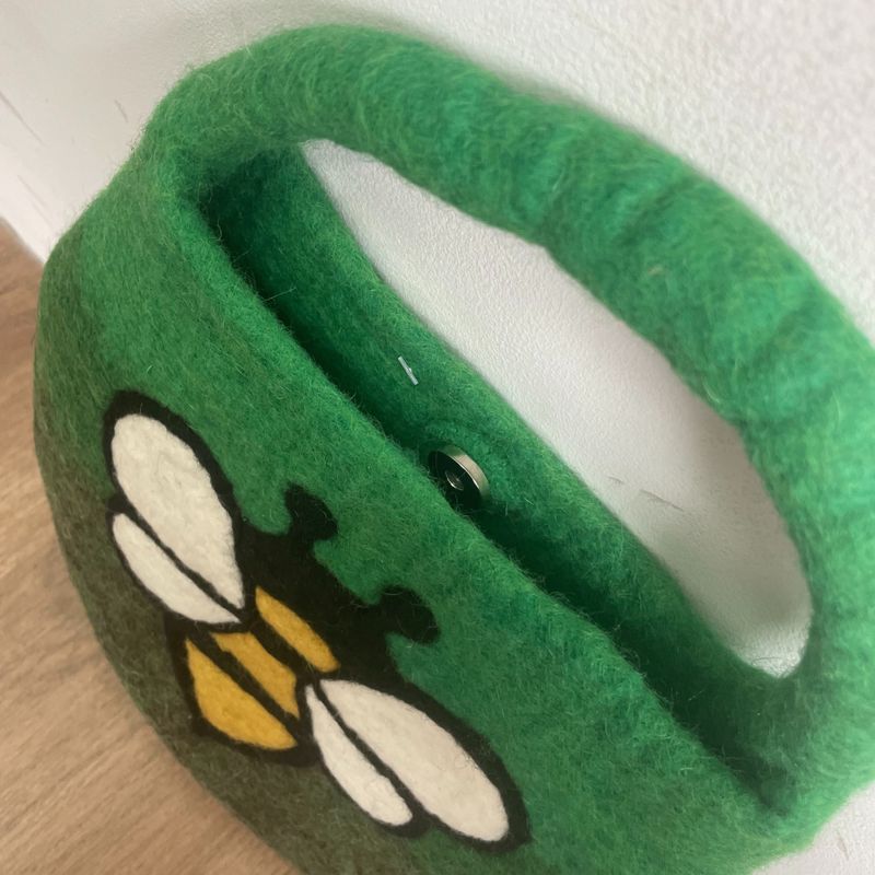 Bolsa de abejas de fieltro al agua - Un asa con imán - Tonos Verdes