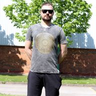 Camiseta Nomad Sari Pequeña - Mandala - Gris oscuro
