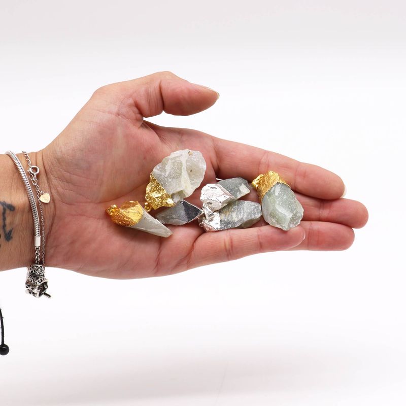 Colgantes de sodalita india bañados en plata (6 unidades surtidas)