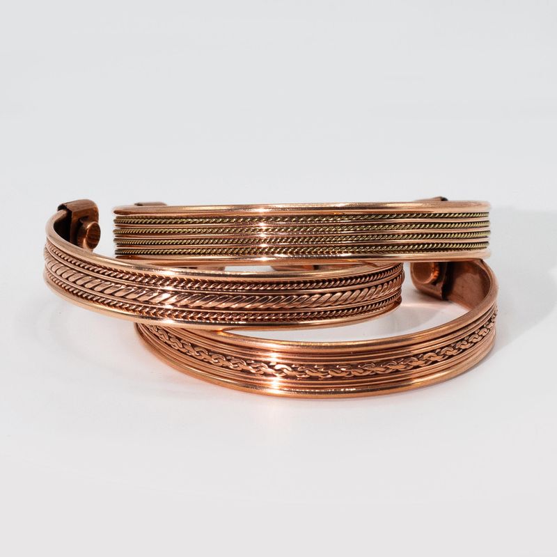 Pulseras con diseño de bandas de cobre e imanes (surtidas)