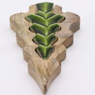 Perdido en el Bosque - Decoración de madera con un pequeño árbol dentro de un árbol - 15x10 cm