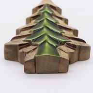 Perdido en el Bosque - Decoración de madera con un pequeño árbol dentro de un árbol - 15x10 cm