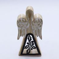 Ángel de madera de mango - acabado lavado blanco con recorte decorativo de hierro