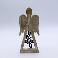 Ángel de madera de mango - acabado lavado blanco con recorte decorativo de hierro