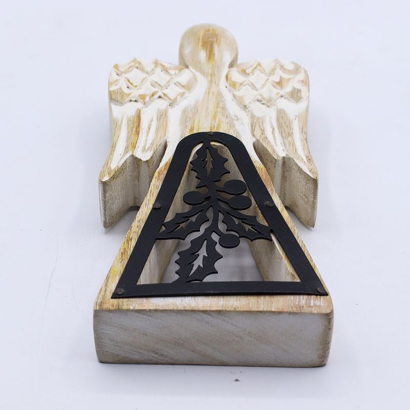 Ángel de madera de mango - acabado lavado blanco con recorte decorativo de hierro