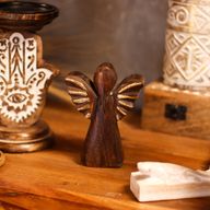 Pequeño ángel de madera de mango - decoración dorada