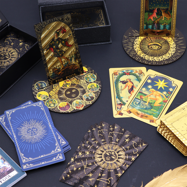Cartas del Tarot y paños de lectura