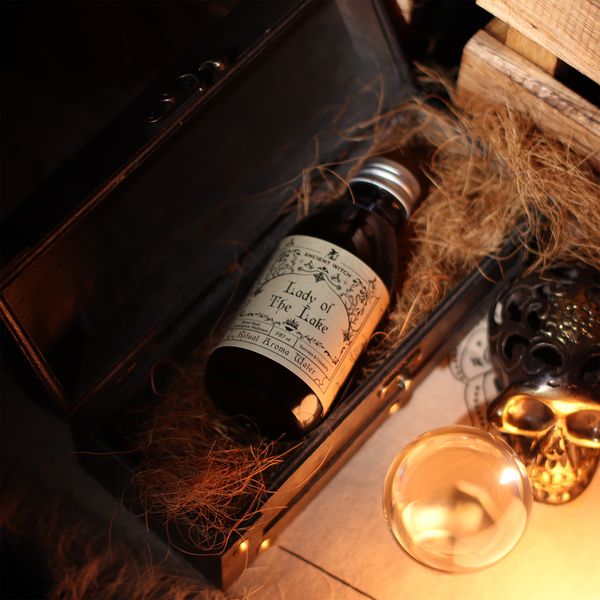 Aguas rituales de bruja antiguas