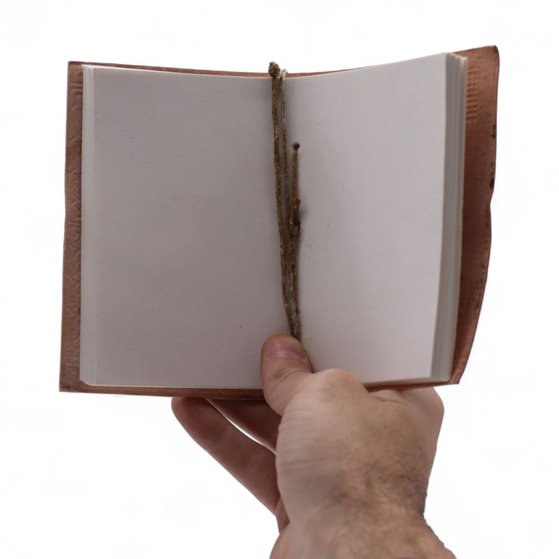 Cuadernos de cuero medianos surtidos (5 x 3,5") - Vitrina