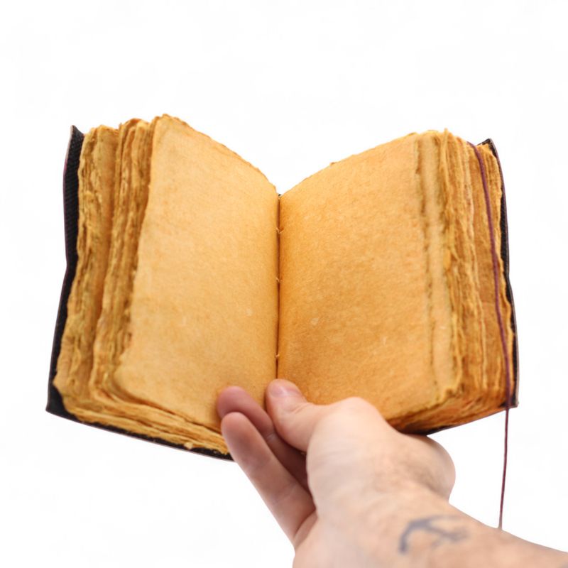 Cuaderno de cuero grueso con borde deshilachado – No todos los días son buenos