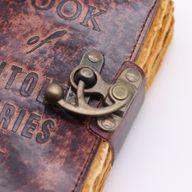 Cuaderno de cuero grueso con borde deckle – El libro de historias no contadas – 15x10 cm