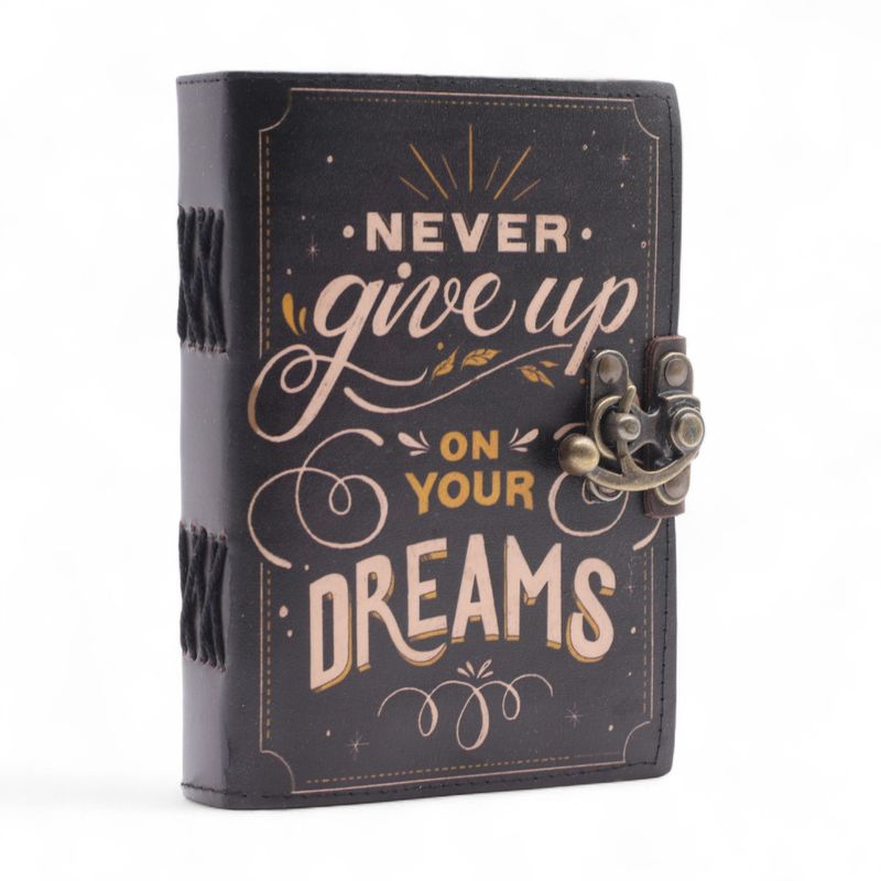 Cuaderno con estampado de cuero – Nunca dejes de perseguir tus sueños - 17.8×12.7 cm