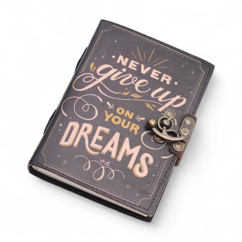 Cuaderno con estampado de cuero – Nunca dejes de perseguir tus sueños - 17.8×12.7 cm