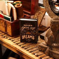 Cuaderno con estampado de cuero – Nunca dejes de perseguir tus sueños - 17.8×12.7 cm