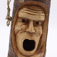 Cara de tronco de árbol - Casa para pájaros - Viejo gruñón
