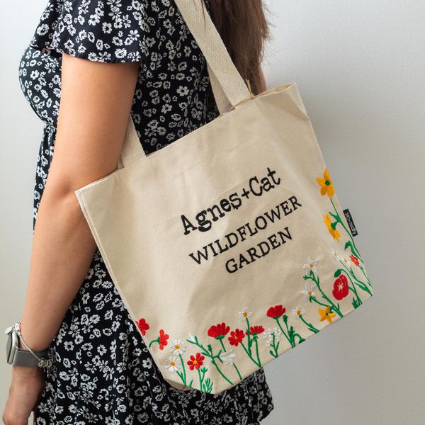 Bolsas de algodón bordadas por Agnes + Cat
