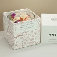 Vela de cera de soja botánica Agnes + Cat - Roses of Sawrey