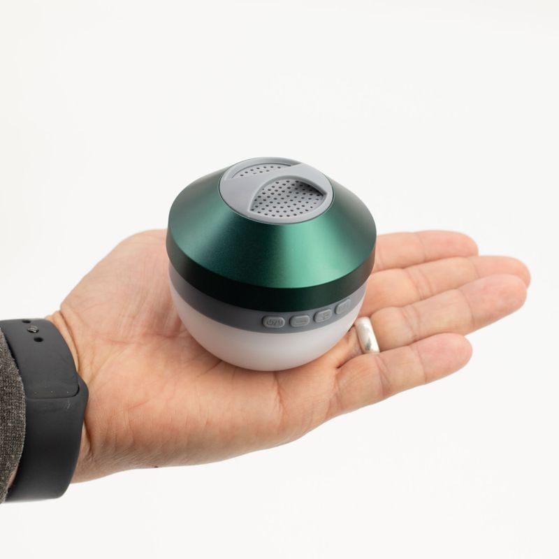 Lámpara colgante verde para acampar y mini altavoz
