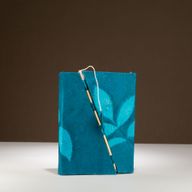 Cuaderno Lokta Bold Floral de bambú con cierre – Mediano (15x12 cm) – 45 Hojas – Azul medianoche