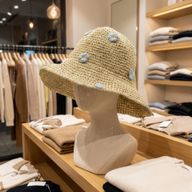 Nomad Sari Sombrero de Paja de Ala Blanda para el Sol - Flores Beige y Azules