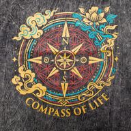 Nomad Sari Camiseta de algodón lavado a piedra - Compás de la Vida - Carbón - Grande