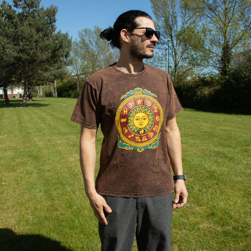 Nomad Sari Camiseta de algodón lavado a piedra - Sol y Zodiaco - Marrón - Talla S