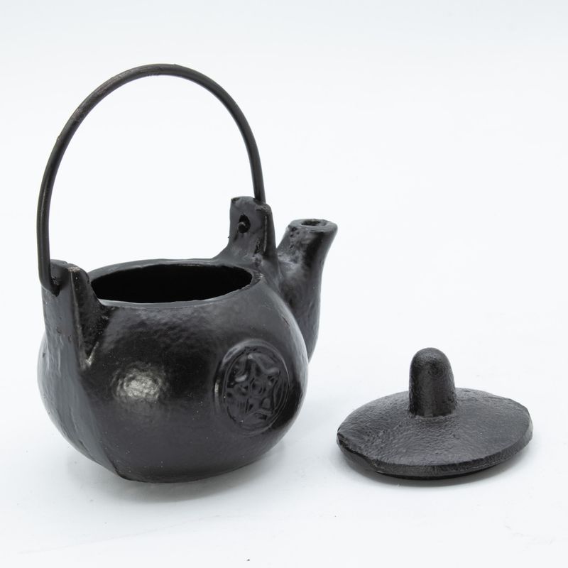Pequeña olla ritual de hierro fundido con forma de pentágono 8x8x10 cm