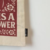 Nomad Sari Iconic Toni Tote Bag - El amor es un superpoder - Natural 10oz