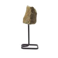 Muestra mineral en soporte metálico - epidoto
