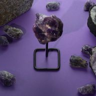 Muestra mineral en soporte metálico - amatista
