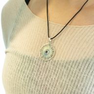 Colgante devocional de la India - plateado (cordón de 45 cm) - Amatista de adoración al sol